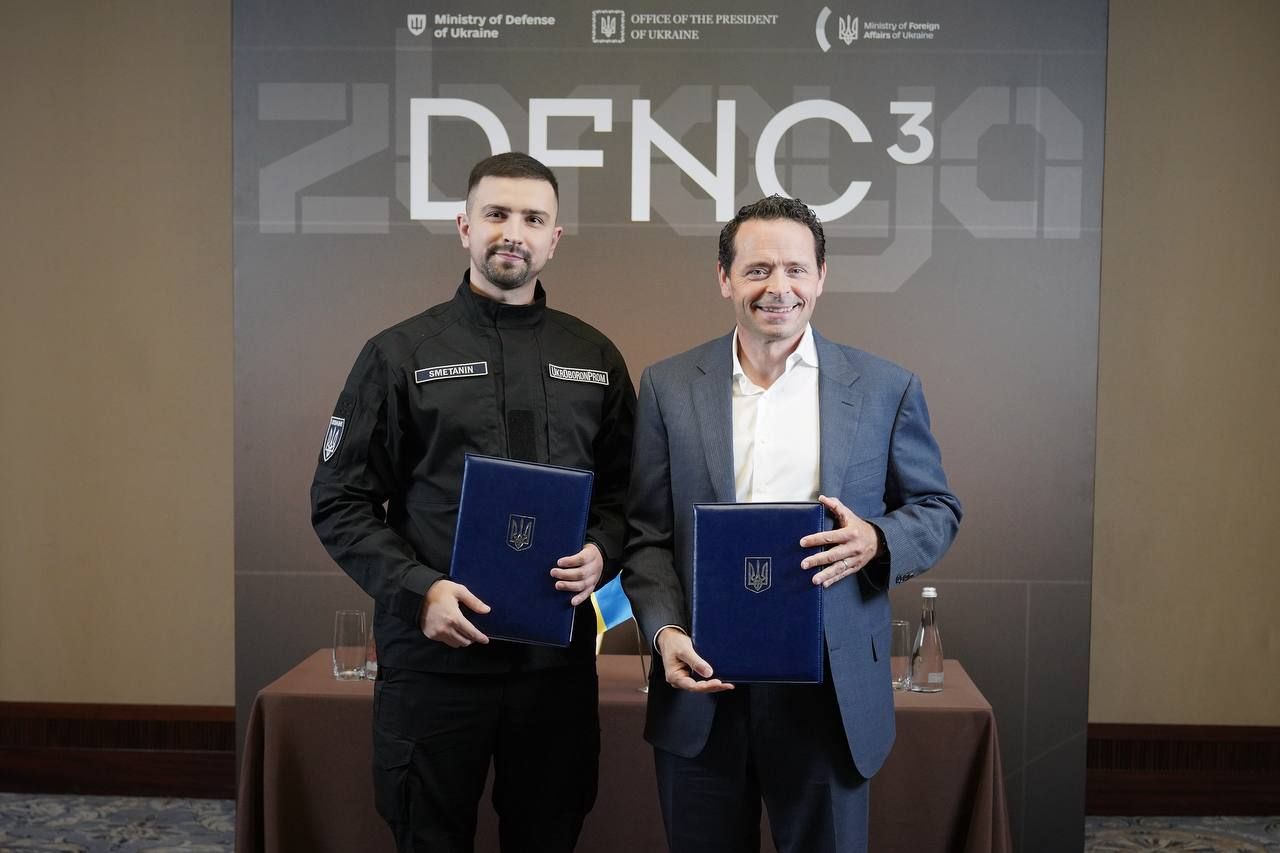 LeVanta Tech representatives and Ukrainian Defense Industry officials sign a Memorandum of Understanding at the 3rd International Defense Industry Conference (DFNC3) in Kyiv.
